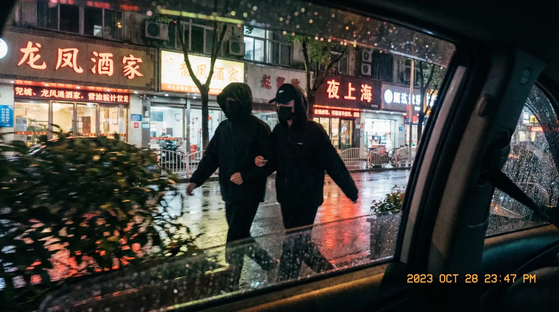 AG体育真人官网 - 顶流明星深夜密会现场抓拍照片